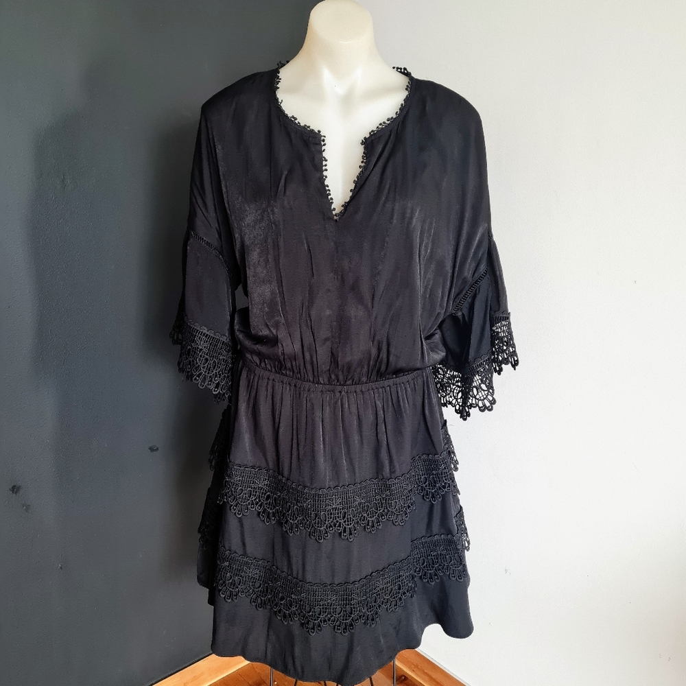 Women's size 18 M 'CITY CHIC' Gorgeous little black dress- EUC - Picture 1 of 7